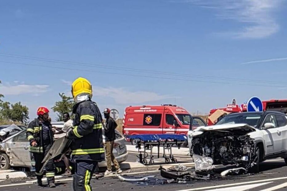 Cinco feridos em colisão frontal em Ferreira do Alentejo 