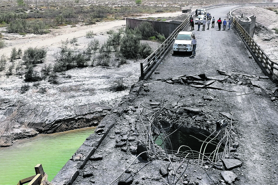 Ataque dos EUA destroí ponte e infraestrutura civis na província iraniana de Hormozgan