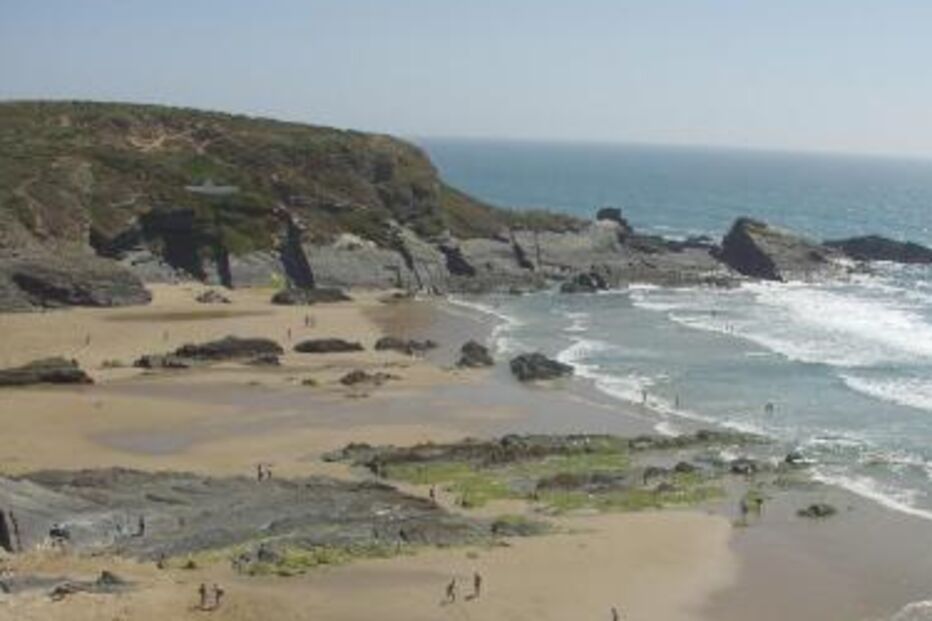 Praia da Zambujeira do Mar: resgate aéreo de vítima de queda de falésia