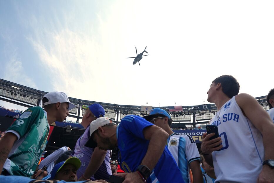 Trump chega de helicóptero a East Rutherford para assistir à final do Mundial. Presidente vai entregar troféu