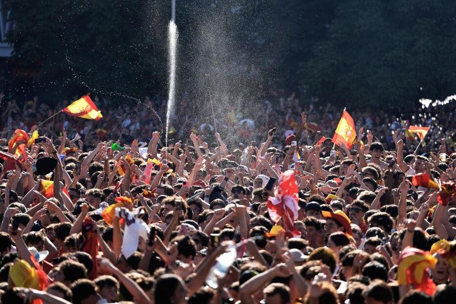 Praças de cidades espanholas voltam a encher-se 16 anos depois para assistir à final do Mundial 2026