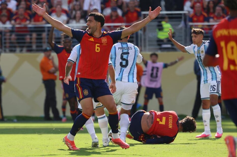 Ferran Torres faz o primeiro golo da final