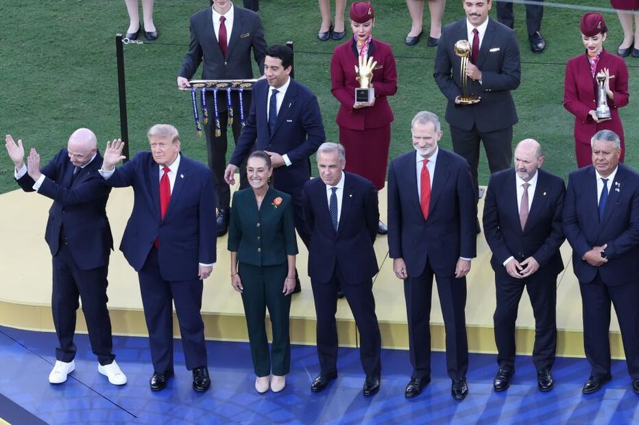 Trump entrega troféu à seleção espanhola 