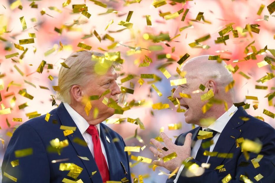 Trump entrega troféu à seleção espanhola 