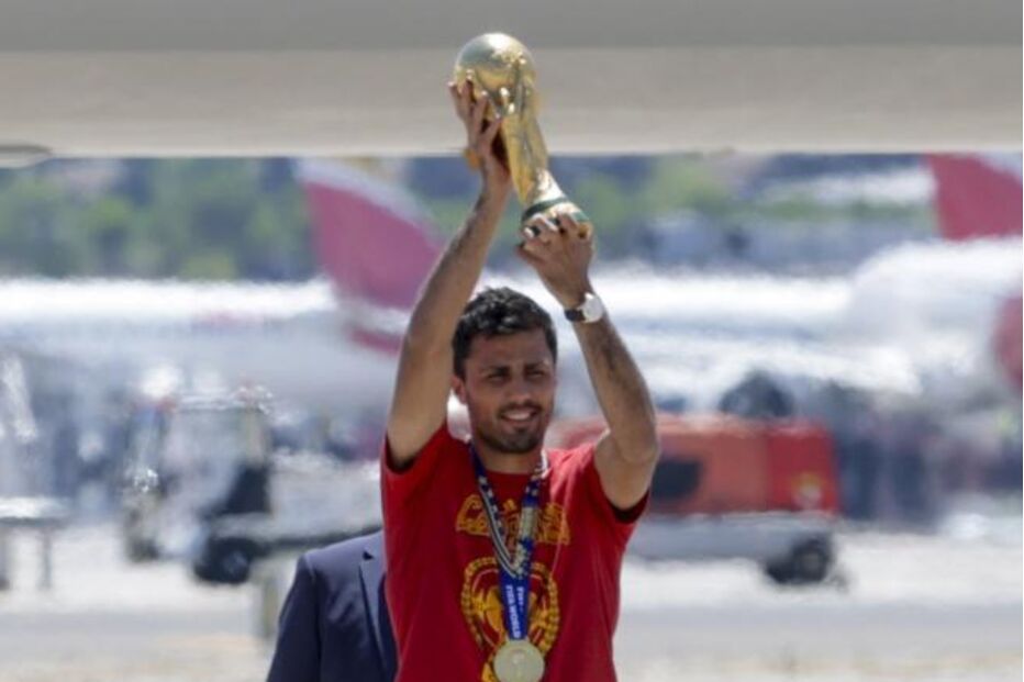 Rodri ergue o troféu do Mundial 2026