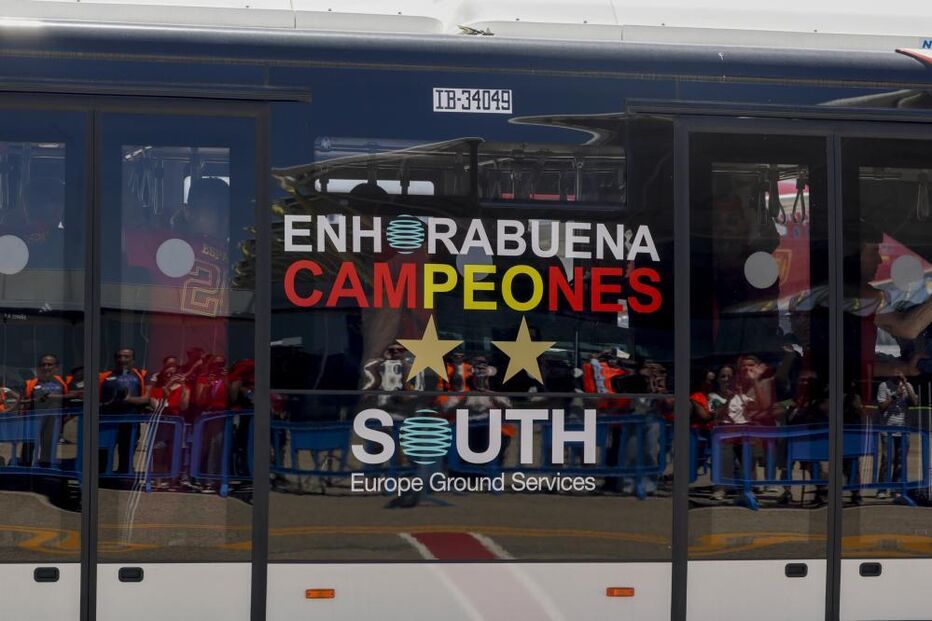 Seleção espanhola à chegada a Madrid após vencer Mundial