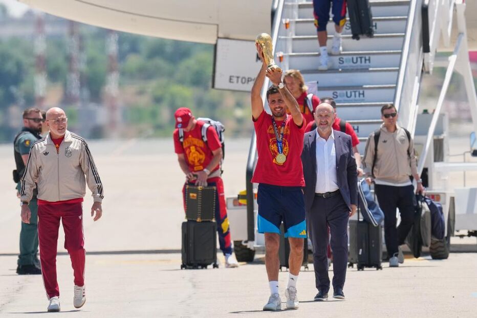 Seleção espanhola à chegada a Madrid após vencer Mundial