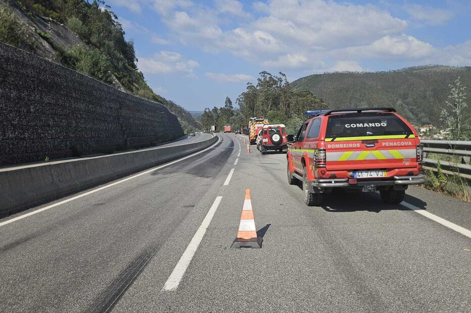 Camião derrama resina e obriga a corte do IP3 nos dois sentidos na zona de Penacova