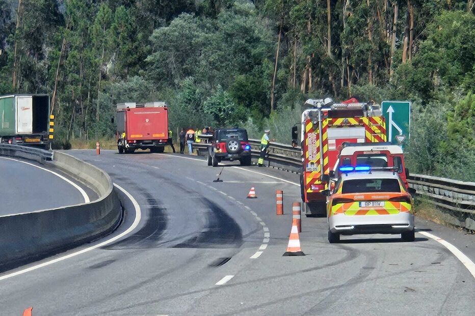 Camião derrama resina e obriga a corte do IP3 nos dois sentidos na zona de Penacova