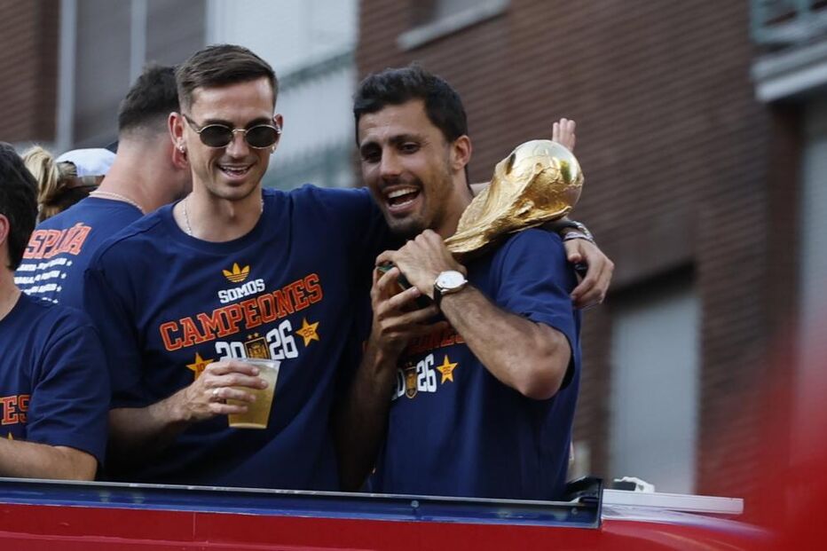 Mais de um milhão de pessoas nas ruas de Madrid saúdam campeã Espanha