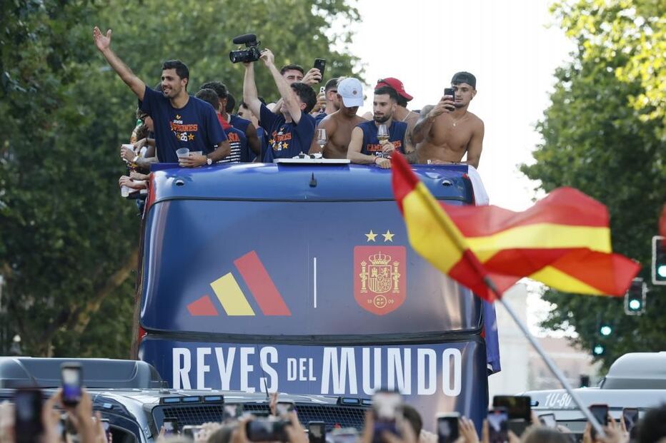 Mais de um milhão de pessoas nas ruas de Madrid saúdam campeã Espanha