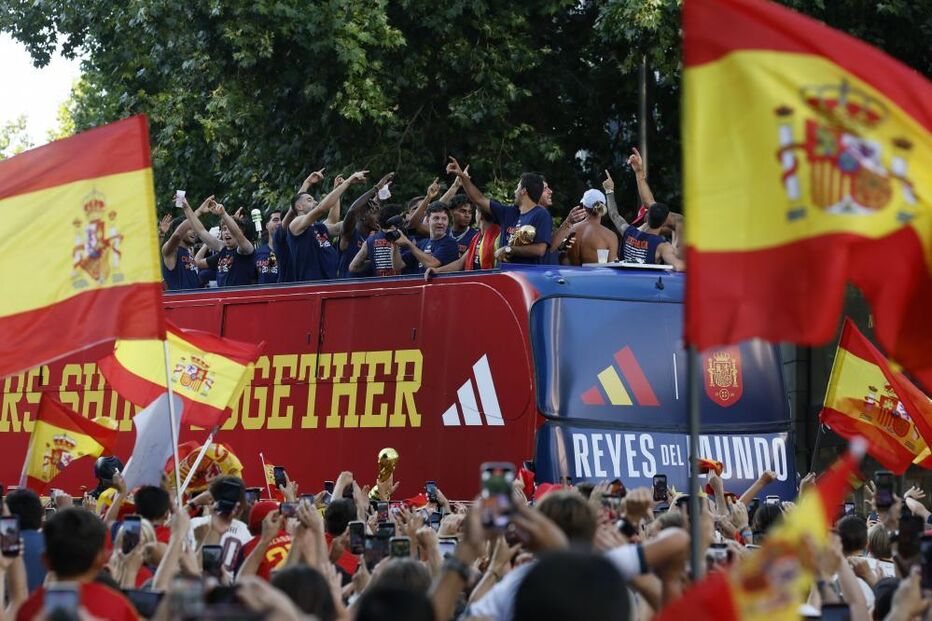 Mais de um milhão de pessoas nas ruas de Madrid saúdam campeã Espanha