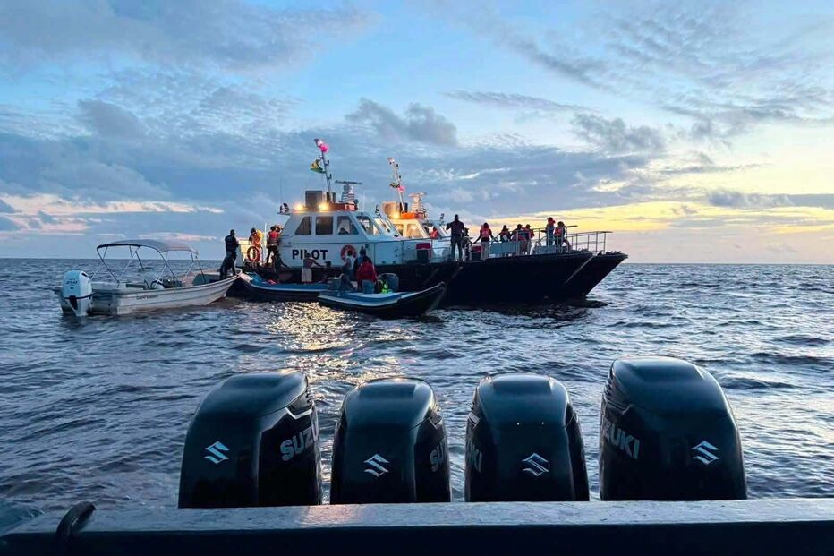 Naufrágio de balsa em Essequibo, Guiana, com 177 pessoas a bordo