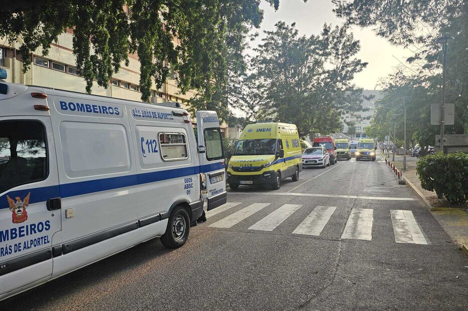 Ambulâncias retidas na Urgência de Faro