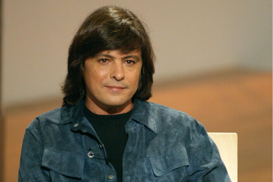 Cantor na final do concurso de televisão Operação Triunfo