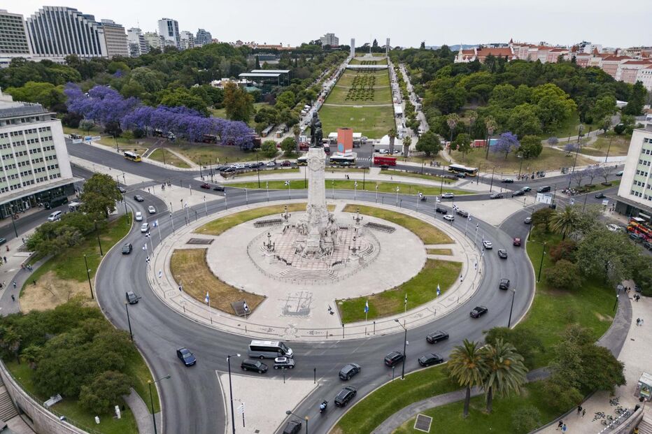 Câmara Municipal de Lisboa rega árvores com 180 mil euros para bombeiros voluntários