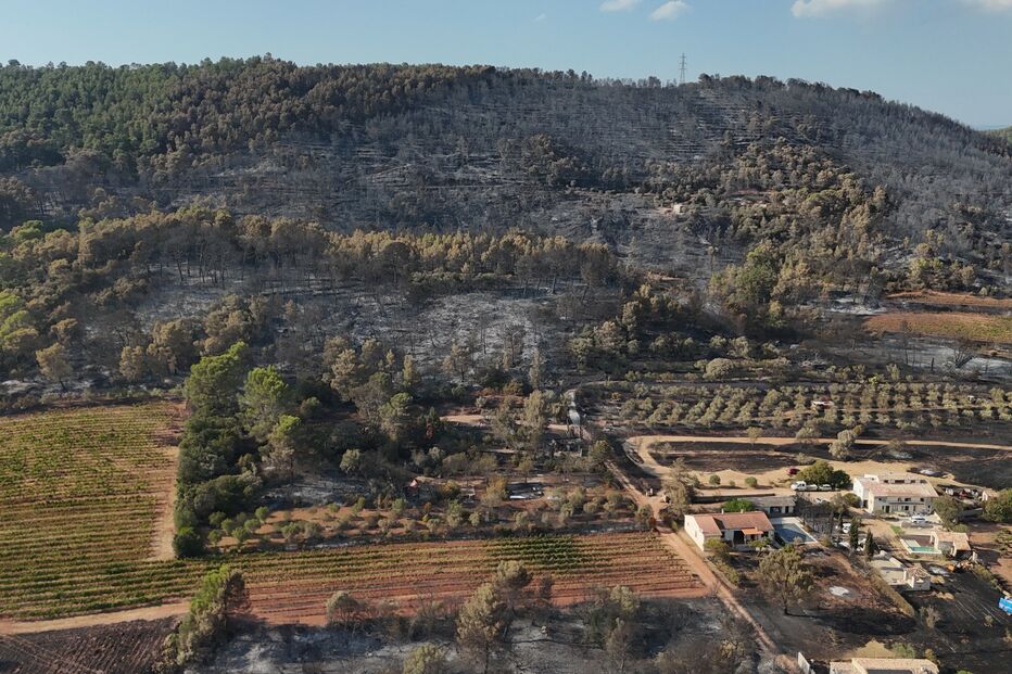 Área queimada por incêndio no sul de França