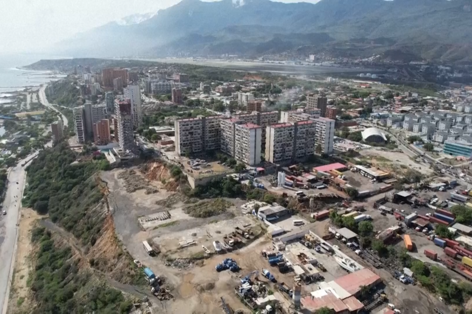 Vista aérea de Puerto La Cruz, Venezuela, após os sismos