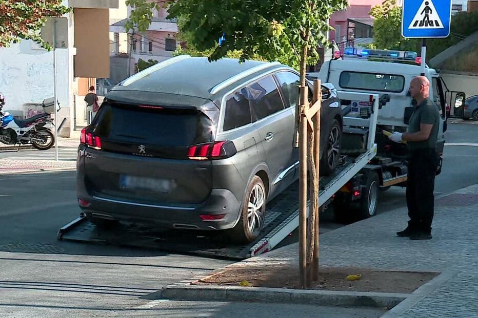 Carro em que morreu a criança em Almada foi apreendido 