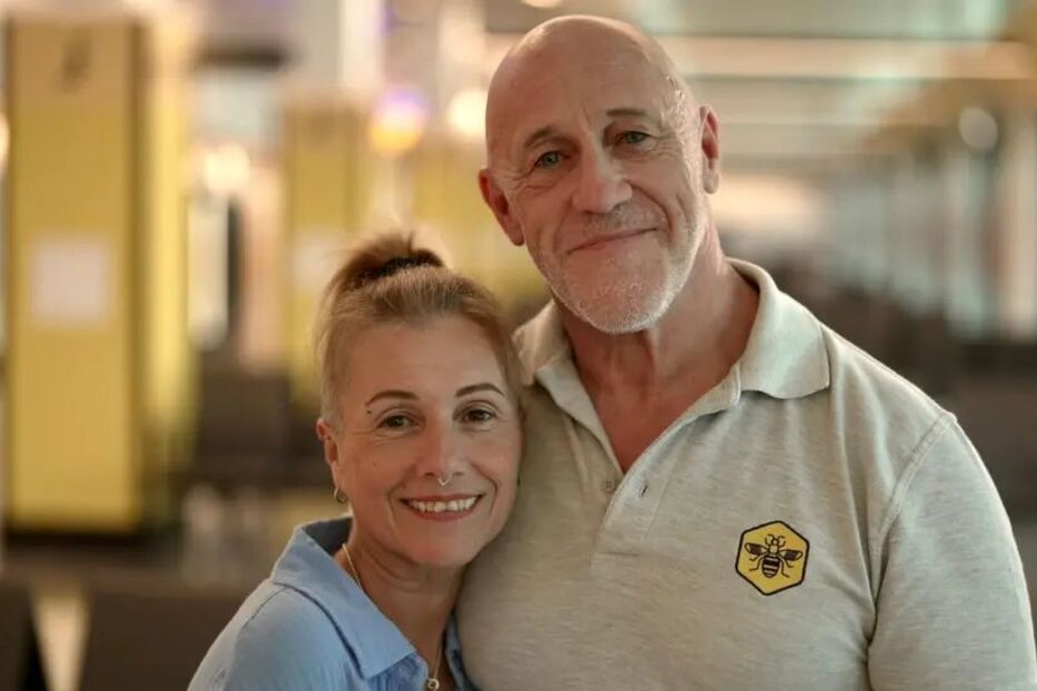 Andrea Urmston e Dave Green descobriram que eram irmãos biológicos depois de se tornarem melhores amigos no local de trabalho