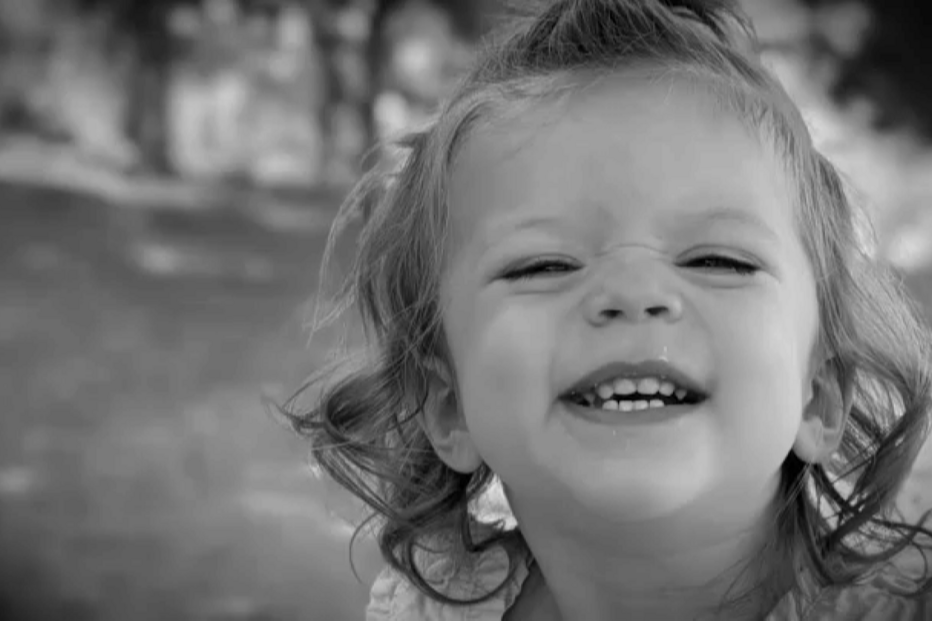 O doloroso desabafo da avó paterna da bebé esquecida em carrinha de creche em Almada