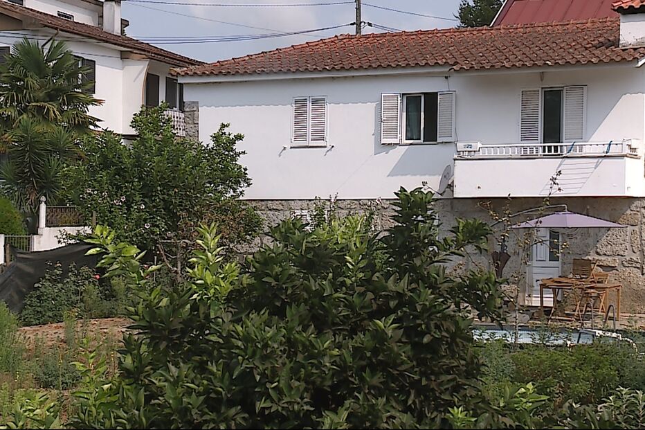 Casa que funcionava como lar ilegal com aspeto descuidado