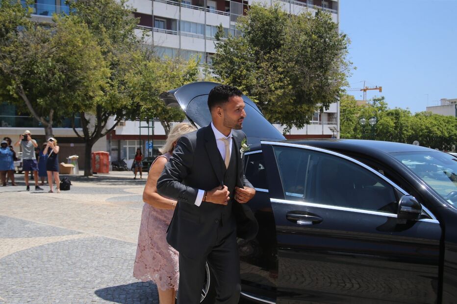 Gonçalo Ramos e Margarida Amaral chegam à Igreja do Carmo em Faro