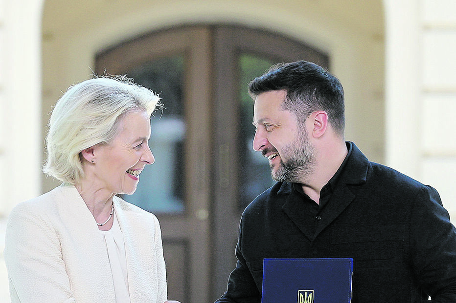 Ursula von der Leyen, presidente da Comissão Europeia, e Zelensky, Presidente da Ucrânia