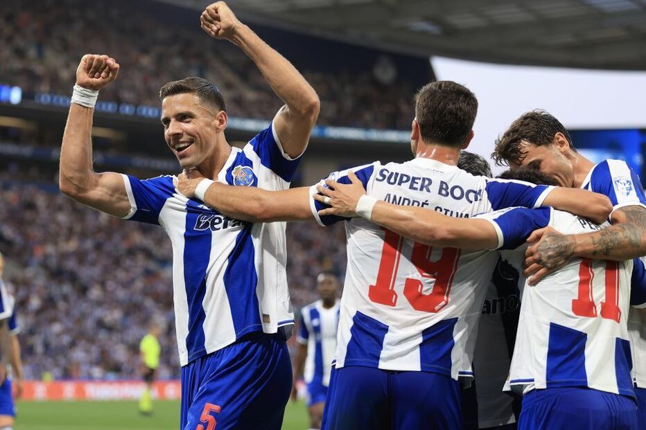 FC Porto vence Aston Villa no jogo de apresentação aos sócios