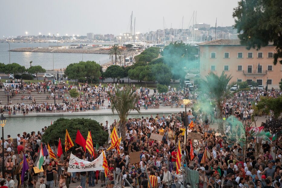 Oito feridos em intervenção policial após manifestação em Maiorca contra sobrelotação turística