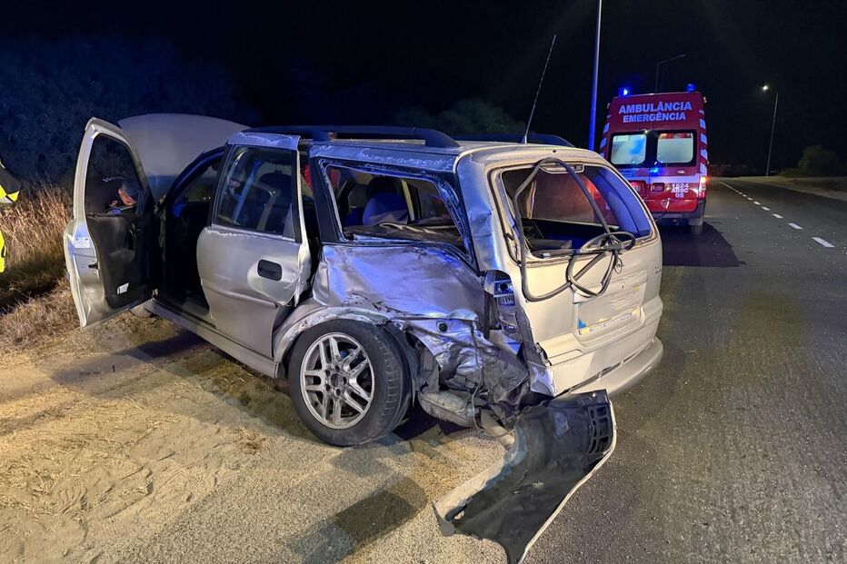 Colisão rodoviária em Sines faz três feridos, um deles em estado grave