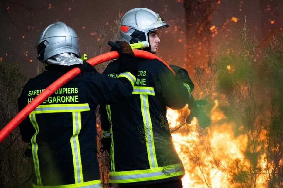 Bombeiros combate incêndios no sudoeste de França 