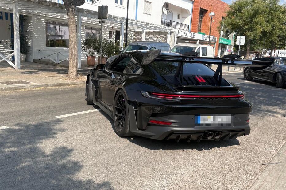 Numeiro passeia na Comporta em Porsche novo