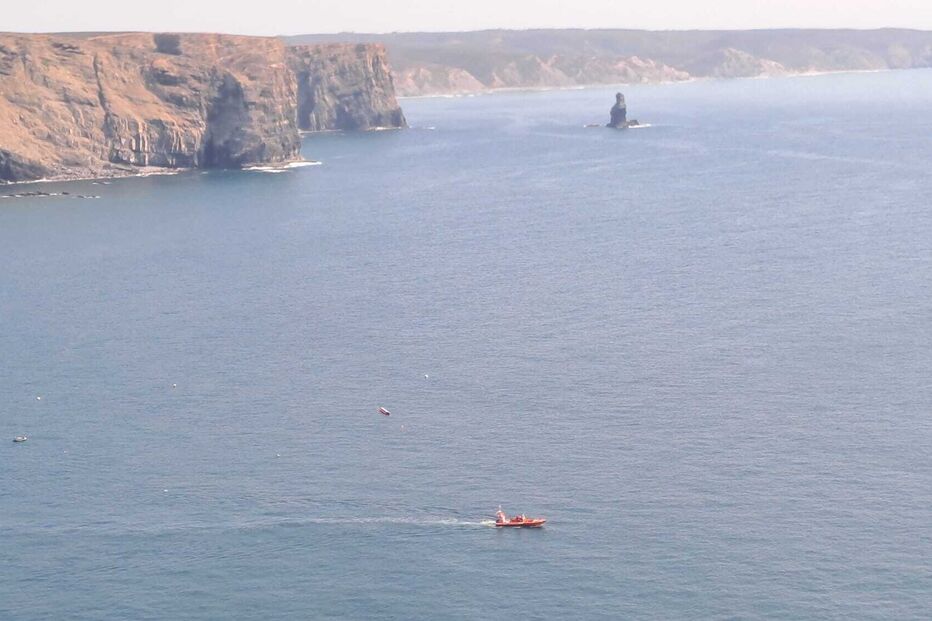 Praticante de stand up paddle desaparecido ao largo da Arrifana, no Algarve