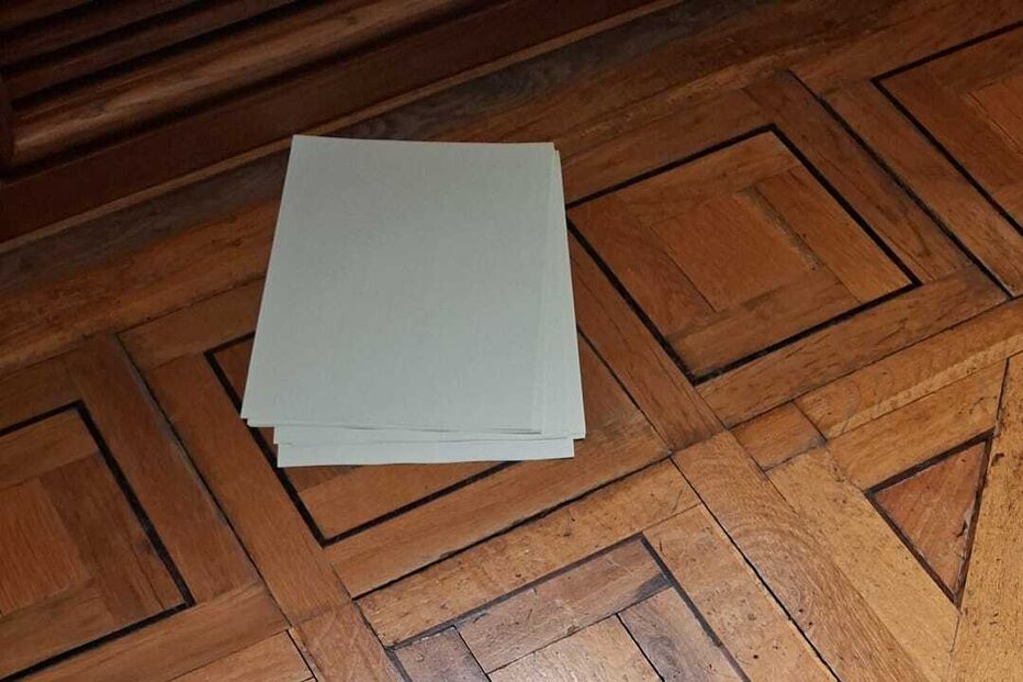 Gabinete de André Ventura no Parlamento vandalizado