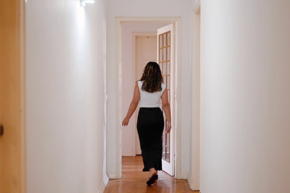 Fátima Resende no apartamento de autonomização da Santa Casa.jpg
