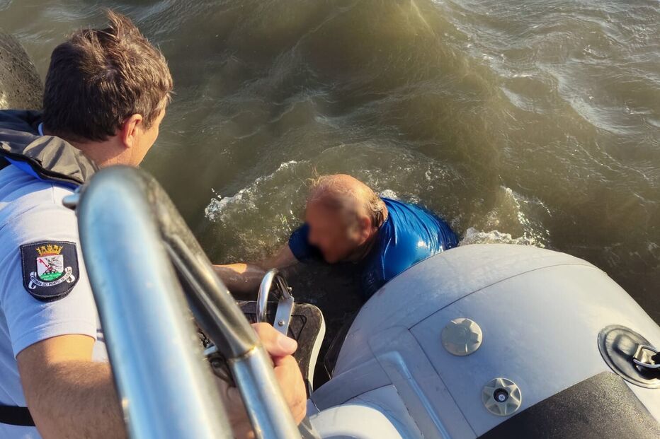 Pescadores resgatados do mar por autoridade marítima no Montijo