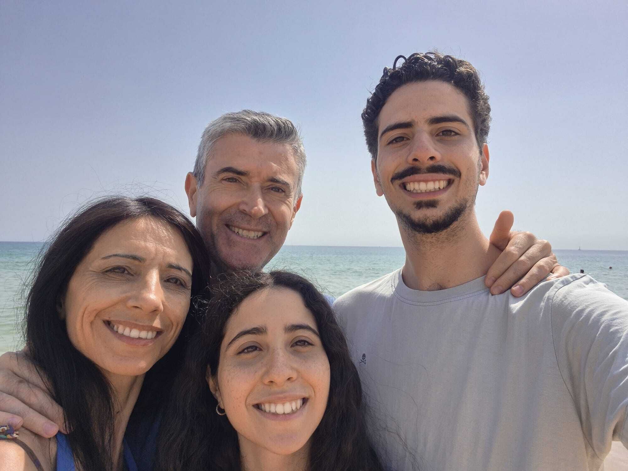José Luís Carneiro Takes Short Beach Vacation in Algarve