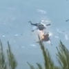 <![CDATA[ Dois helicópteros colidem durante combate aos incêndios na Grécia ]]>
