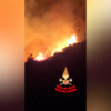 <![CDATA[ Incêndio florestal junto ao Lago de Garda em Itália ameaça casas e obriga a retirar 200 pessoas ]]>