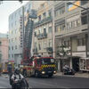 <![CDATA[ Incêndio em prédio habitacional no centro de Lisboa faz um ferido e deixa vários desalojados ]]>