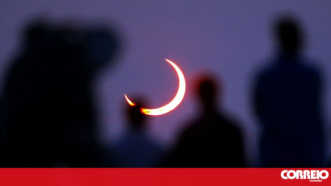 <![CDATA[ De telemóvel e filtros em punho: saiba como fotografar o eclipse ]]>