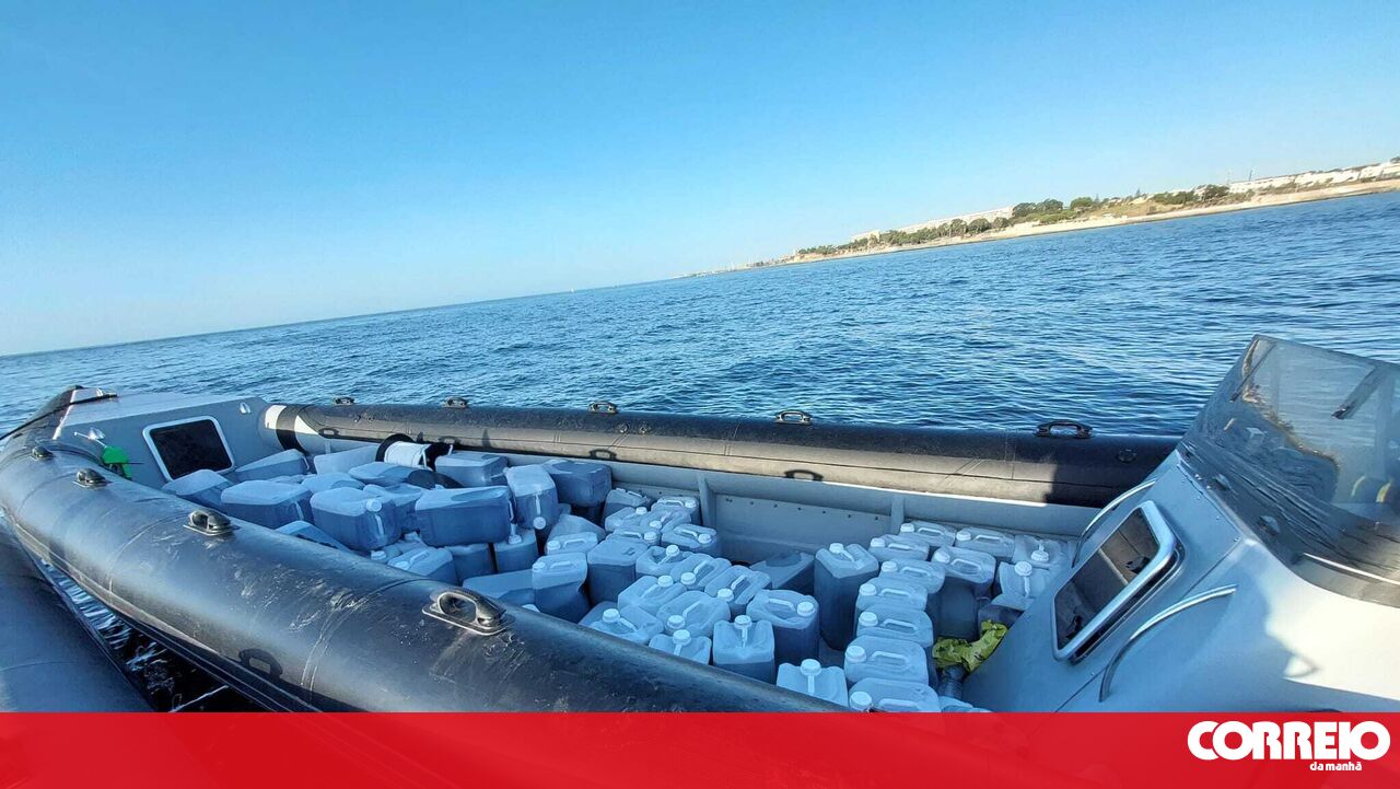Polícia Marítima apreende lancha rápida à deriva ao largo de Oeiras