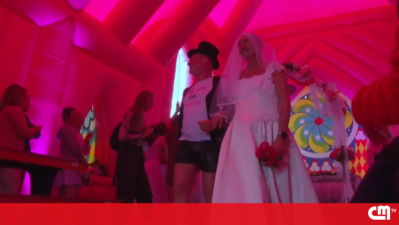 <![CDATA[ Dezenas de casais casam-se “por um dia” durante celebrações do Pride de Amesterdão ]]>