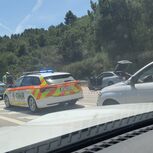 Jovem esfaqueia pai na autoestrada durante viagem de férias