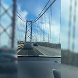 Trânsito condicionado na Ponte 25 de Abril devido a acidente com motociclo