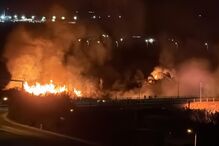 Um incêndio está a deflagrar desde o final da tarde deste domingo em Vila Franca de Xira