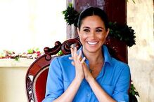 Duquesa de Sussex sorridente