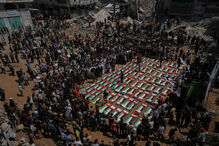 Gaza enterra 112 corpos em funeral em massa de palestinianos mortos durante ataques israelitas em 2023