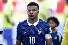 Kylian Mbappé com a camisola da seleção de França com o número 10